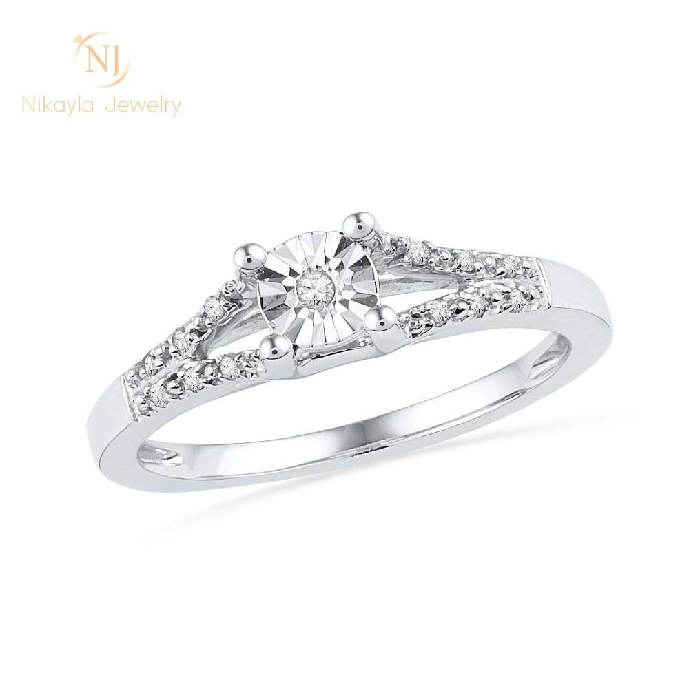 Nikayla Rings - Holding the Zirconia D2