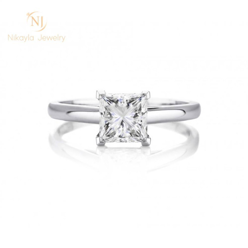 Nikayla Rings - Simple Center Diamond Feminim